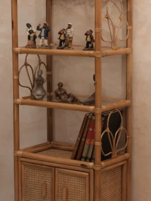 bibliothèque arrondie avec motif trêfle